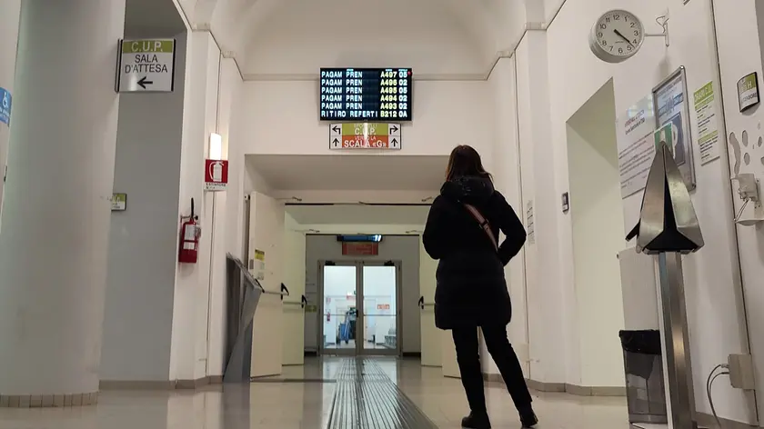 Una utente all'ospedale Maggiore di Trieste Foto Andrea Lasorte