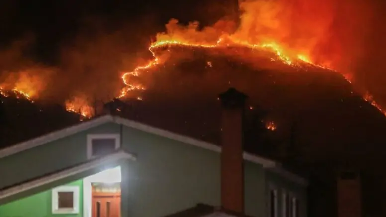 L'incendio sul Monte Maggiore (foto La voce.hr)