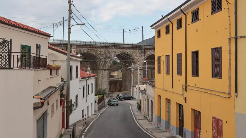 Via San Bortolo, a Barcola, dove è avvenuto il furto in appartamento con tre persone all’interno foto Lasorte