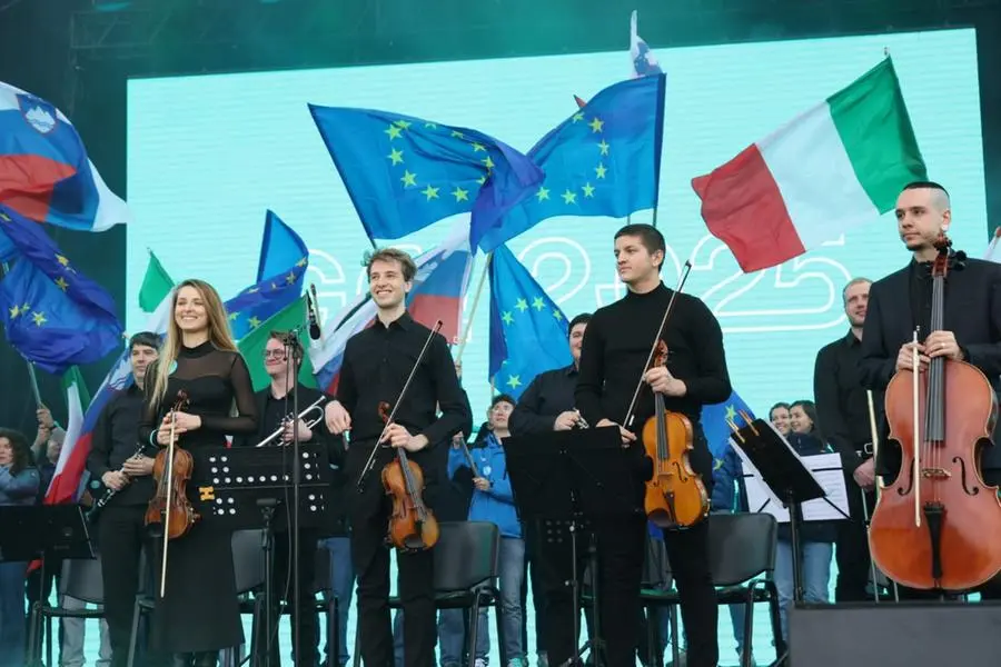 E' sabato 8 febbraio: in centinaia le persone che fin dalla mattina hanno preso parte alla giornata inaugurale della Capitale europea della cultura Gorizia - Nova Gorica. Foto Bumbaca e Marega