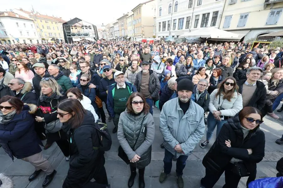 E' sabato 8 febbraio: in centinaia le persone che fin dalla mattina hanno preso parte alla giornata inaugurale della Capitale europea della cultura Gorizia - Nova Gorica. Foto Bumbaca e Marega