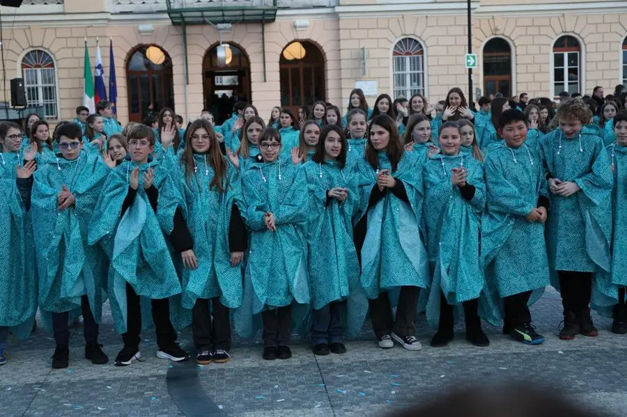 E' sabato 8 febbraio: in centinaia le persone che fin dalla mattina hanno preso parte alla giornata inaugurale della Capitale europea della cultura Gorizia - Nova Gorica. Foto Bumbaca e Marega