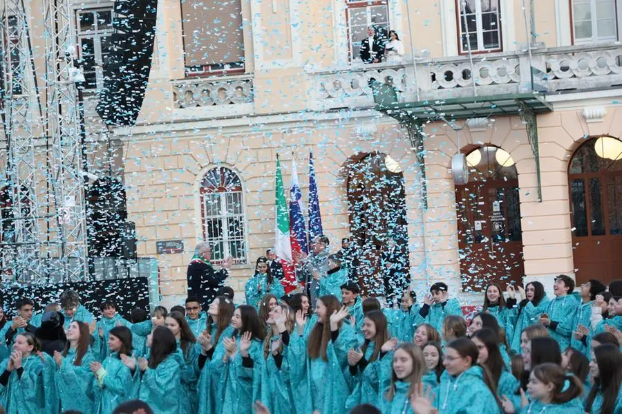 E' sabato 8 febbraio: in centinaia le persone che fin dalla mattina hanno preso parte alla giornata inaugurale della Capitale europea della cultura Gorizia - Nova Gorica. Foto Bumbaca e Marega