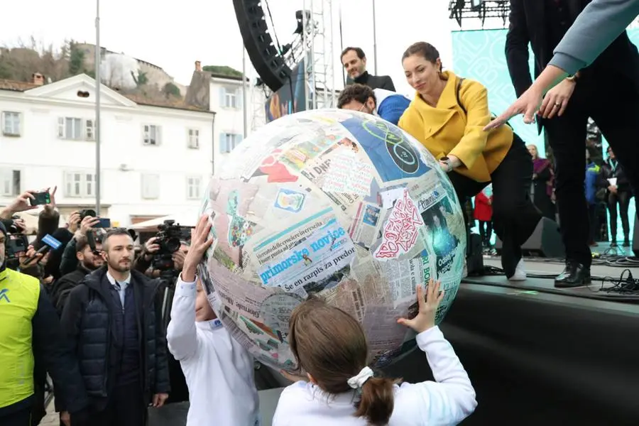 E' sabato 8 febbraio: in centinaia le persone che fin dalla mattina hanno preso parte alla giornata inaugurale della Capitale europea della cultura Gorizia - Nova Gorica. Foto Bumbaca e Marega