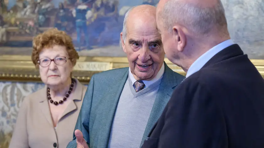 i coniugi Giovanni Lokar e Sonia Polojaz ricevuti dal sindaco Roberto Dipiazza nel salotto azzurro del municipio Foto Massimo Silvano