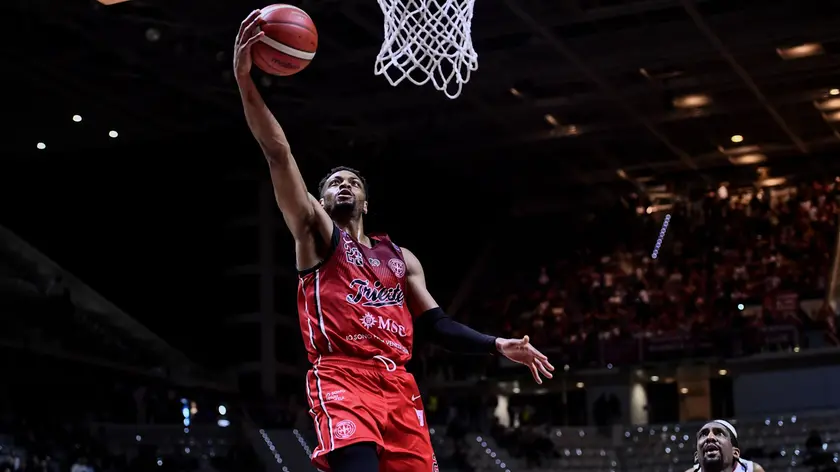 Trapani - Pallacanestro Trieste, l'azione finale di Brooks foto Ciamillo