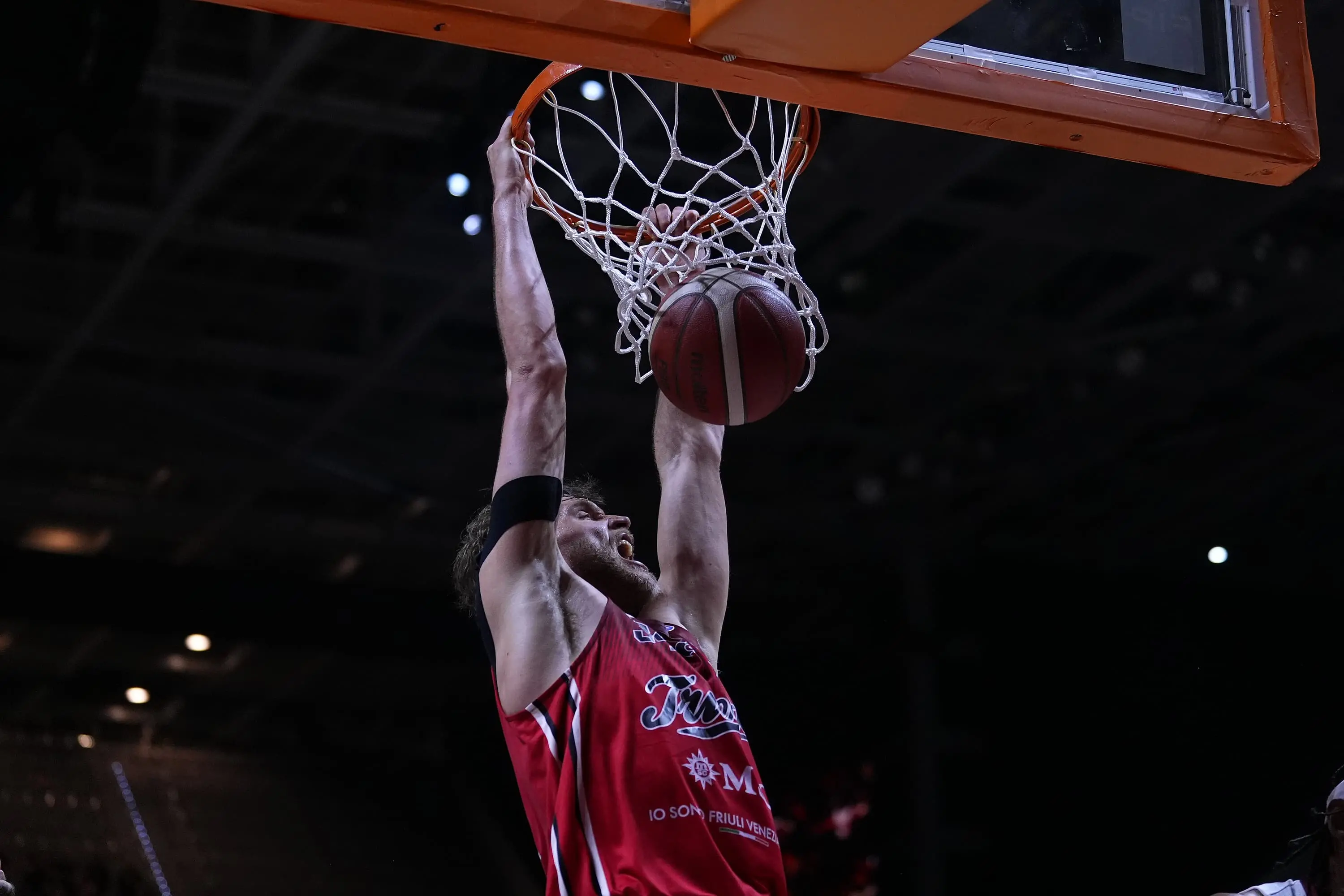 Col cuore infinito di una squadra capace di non mollare mai, la Pallacanestro Trieste esce dalla Inalpi Arena con lo scalpo dell'ambiziosa Trapani e guadagna l'accesso alla semifinale della Coppa Italia 2025 che sabato sera alle 20.45 la vedrà in campo contro la Dolomiti Energia Trento. Foto Lasorte/Ciamillo