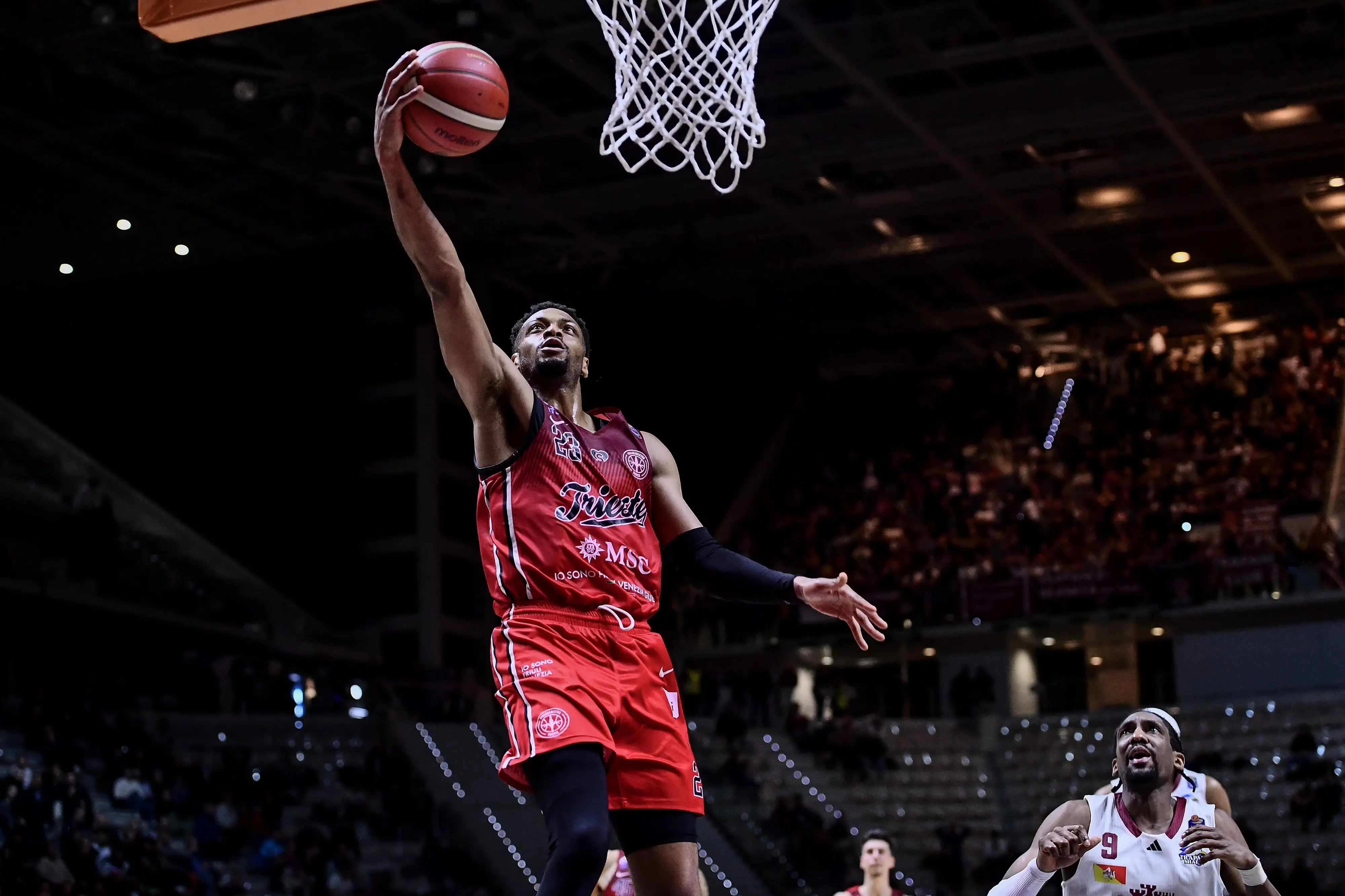 Col cuore infinito di una squadra capace di non mollare mai, la Pallacanestro Trieste esce dalla Inalpi Arena con lo scalpo dell'ambiziosa Trapani e guadagna l'accesso alla semifinale della Coppa Italia 2025 che sabato sera alle 20.45 la vedrà in campo contro la Dolomiti Energia Trento. Foto Lasorte/Ciamillo