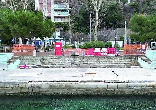 I lavori ai Topolini sul lungomare di Barcola. Foto Bruni