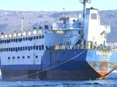 La nave Deala, battente bandiera della tanzania, è ferma da aprile