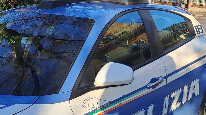 Un'auto della polizia