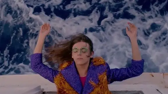 Un frame del videoclip "Trieste" di Lucio Corsi