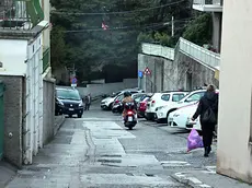 Via di Romagna e l’asfalto assediato dalle buche Foto Lasorte