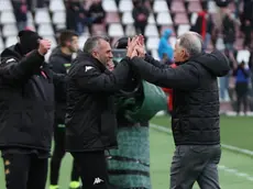 Il tecnico della Triestina Attilio Tesser esulta con il suo staff Foto Lasorte