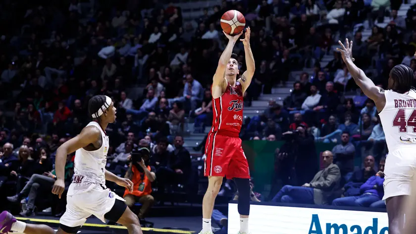 Un momento del match Trapani - Pallacanestro Trieste