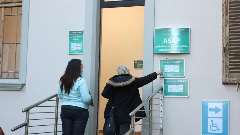 Gli ambulatori Asap che sono stati dislocati nelle strutture di via Vittorio Veneto Foto Pierluigi Bumbaca