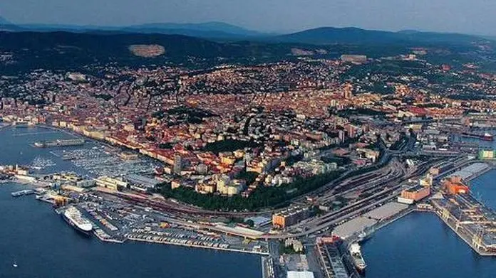 Una veduta del Porto di Trieste in una foto d’archivio