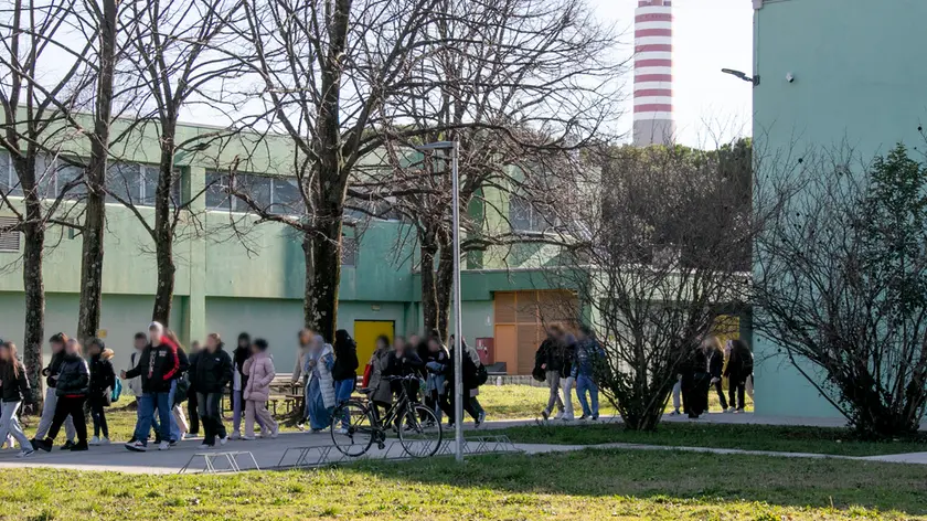 Studenti all'uscita del Pertini a Monfalcone