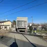 Il camion che ha creato problemi al passaggio a livello a San Giorgio