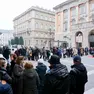 La fila fuori dal Teatro Verdi per la Lezione su Frida Kahlo (Silvano)