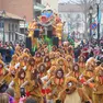 Un fiume di persone in maschera (e non) al Carnevale goriziano. Foto Marega