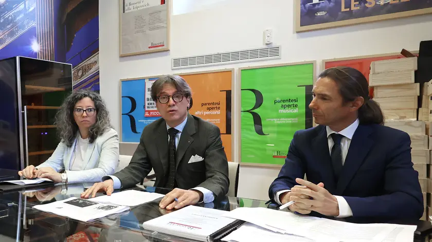 Un incontro al Teatro Rossetti con l’assessore Serena Tonel, il presidente Francesco Granbassi e il direttore artistico Paolo Valerio Foto Andrea Lasorte