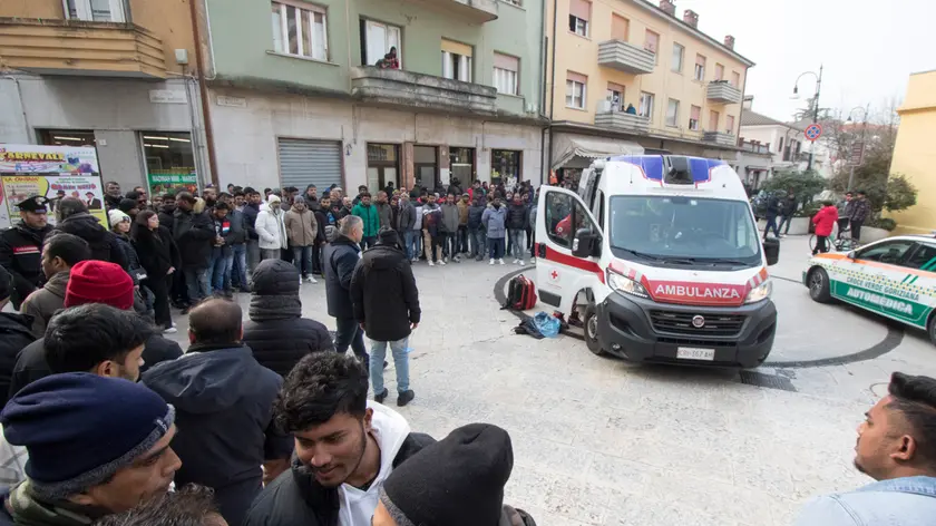 L’arrivo dei soccorsi in piazza Cavour domenica