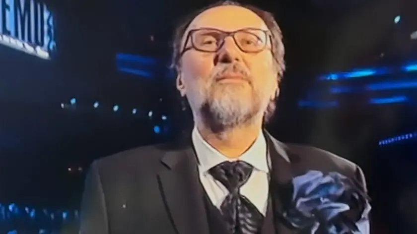 Il maestro Valter Sivilotti sul palco dell’Ariston all’ultimo Sanremo