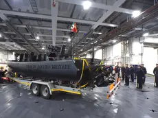 I dettagli del gigante: Nave Trieste nel fotoservizio di Francesco Bruni