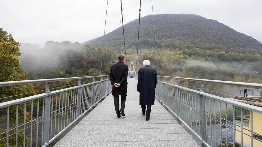 I Presidenti della Repubblica Sergio Mattarella e Borut Pahor durante la visita al ponte di Salcano