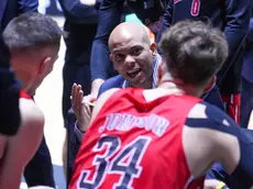 Coach Christian dà indicazioni durante un time-out Foto Ciamillo/Lasorte