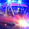 Un'ambulanza durante un soccorso notturno