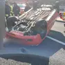 L'auto cappottata sul raccordo autostradale