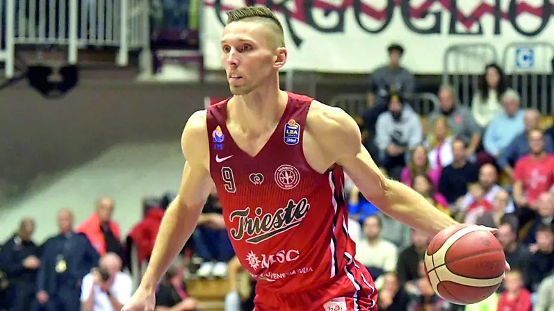 Lo statunitense Jarrod Uthoff