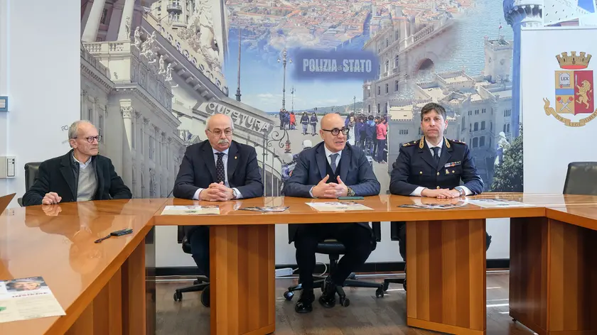 La conferenza stampa di ieri sulle truffe con l’Ordine dei medici in Questura Foto Massimo Silvano