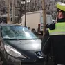 L'auto con il parabrezza sfondato accanto alla pattuglia della Polizia locale Foto Lasorte