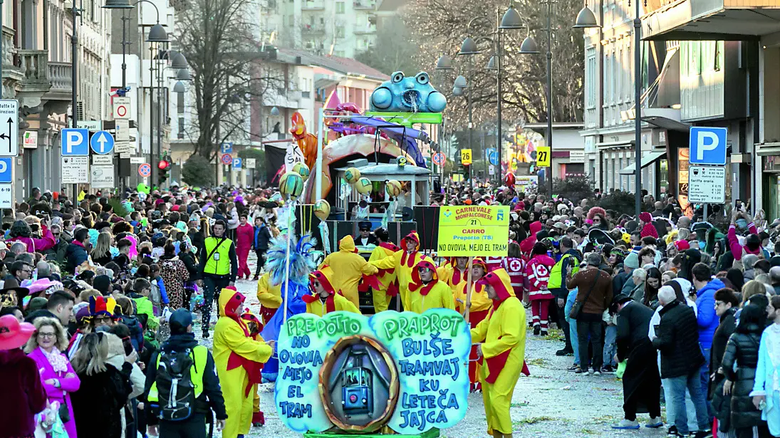 La sfilata di Carnevale martedì grasso a Monfalcone. Foto e video di Katia Bonaventura