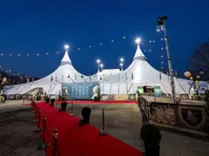 Il tendone del Cirque du Soleil che sarà allestito nel Porto Vecchio di Trieste, un'area dove i migranti trovavano riparo in capanne