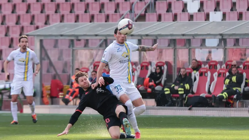 Un'azione della partita Triestina - Pergolettese al Rocco. Foto Lasorte