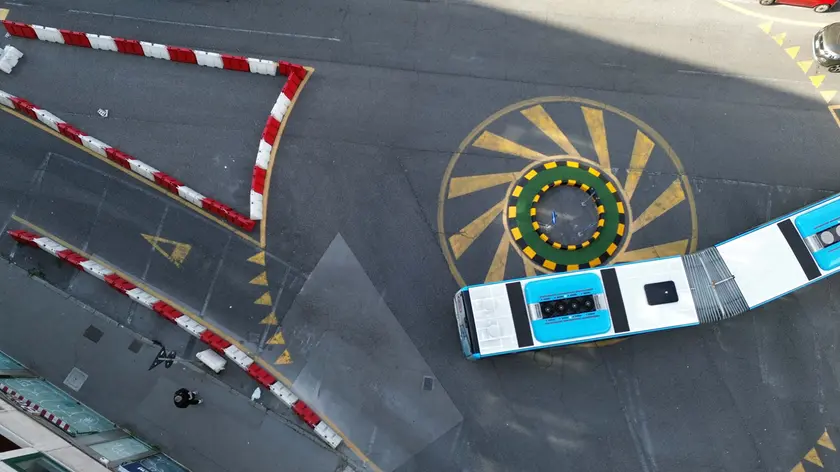 Una foto aerea della rotonda provvisoria di largo Pestalozzi. Bruni