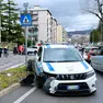 Il mezzo della Polizia locale danneggiato (Silvano)