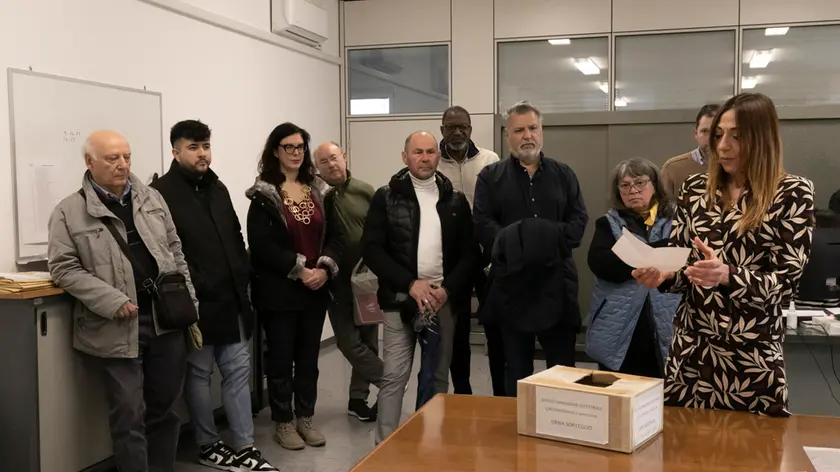 Il sorteggio delle liste elettorali mercoledì a Monfalcone. Foto Bonaventura