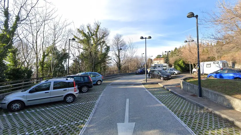 Un angolo del parcheggio del centro polisportivo di Campo Cologna