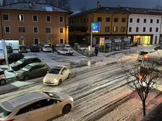 La coltre bianca lasciata dalla grandinata a Udine, qui in zona Chiavris