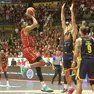 Il canestro allo scadere di Jeff Brooks, decisivo per la vittoria di Trieste su Trapani in Coppa Italia Foto Lasorte