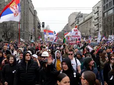 La manifestazione degli indignados di sabato 15 marzo a Belgrado, in Serbia. Foto Epa