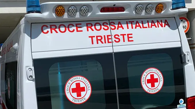 Un'ambulanza a Trieste in una foto d'archivio