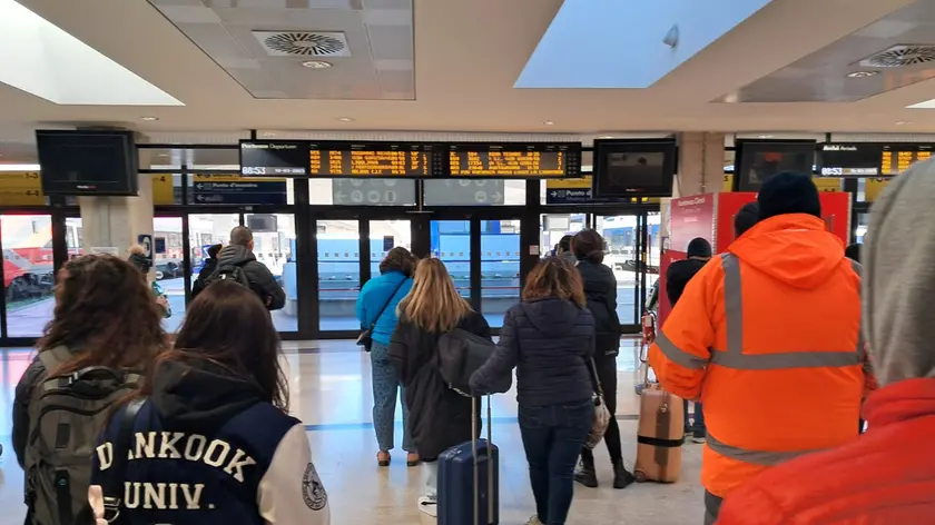 La stazione ferroviaria di Trieste martedì mattina