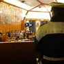 Un agente della Municipale assiste all’uscita dall’aula dell’opposizione