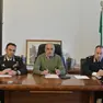 La conferenza stampa congiunta tra la Procura della Repubblica e il Comando Provinciale dei Carabinieri per fare il punto sulla indagine sulle truffe agli anziani a cui è stato dato il nome “Fumo del Vesuvio”. A sinistra il Colonnello Gianluca Migliozzi, comandante provinciale dei carabinieri; al centro Federico Frezza, procuratore facente funzioni della Procura della Repubblica di Trieste; e destra il maggiore Fabio Gentilini, comandante del Nucleo Investigativo del Comando provinciale. Foto Bruni